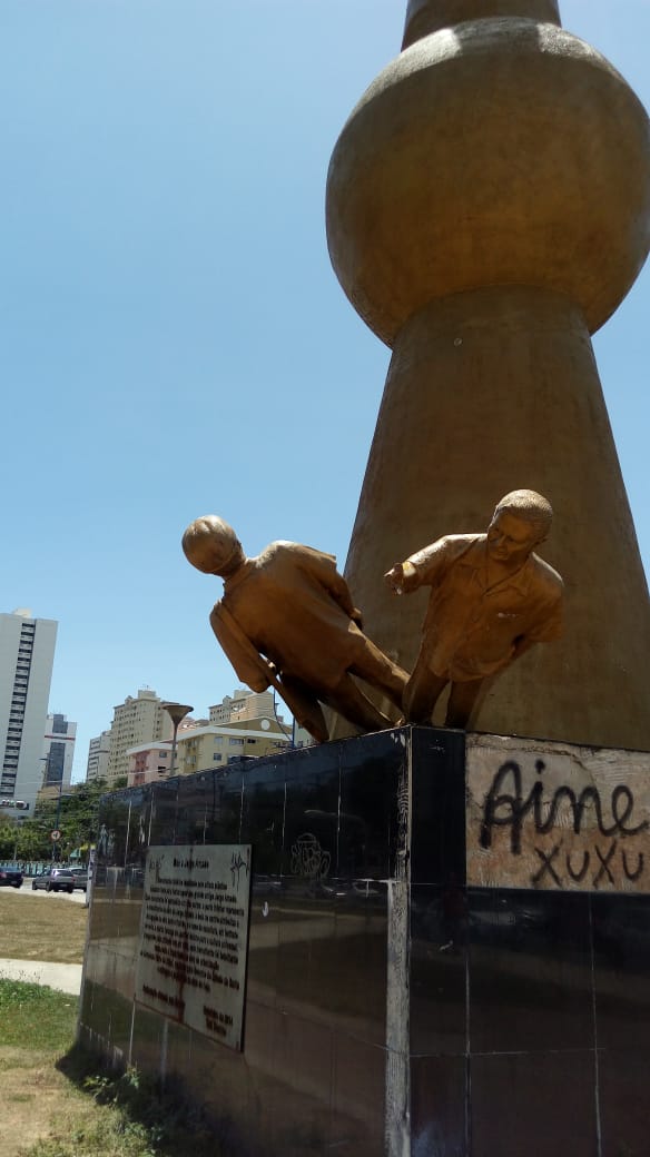 Monumento a Jorge Amado no Imbuí é alvo de vandalismo Jornal Correio