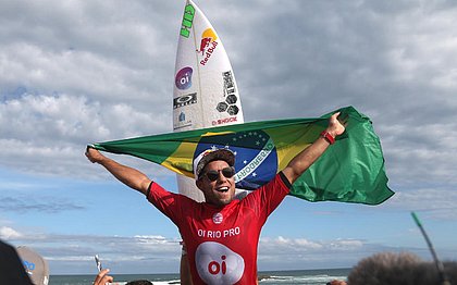 Adriano de Souza, o Mineirinho, está na Copa Surf Futuros Campeões, em Stella Maris