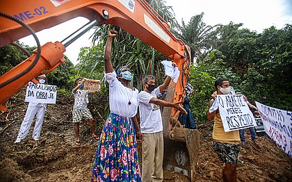 Na data em que se comemora o Dia Mundial do Meio Ambiente, manifestantes protestaram contra uma obra que devastava parte da margem da Lagoa do Abaeté, uma Área de Proteção Ambiental (APA).