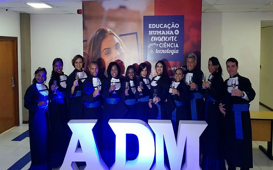 roupa de formatura administração