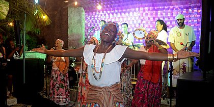 Ganhadeiras de Itapuã animaram o público na casa com sucessos do samba