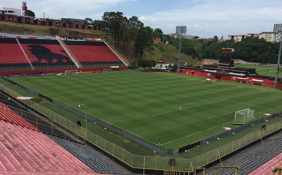 Contra o CRB, Vitória busca triunfo de número 450 no Barradão - Jornal Correio