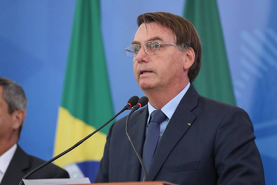 Bolsonaro: O povo tem seus direitos violentados com "o apoio ou omissão da Globo” Bolsonaro: O povo tem seus direitos violentados com "o apoio ou omissão da Globo”