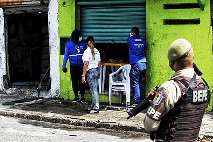Prefeitura notifica estabelecimentos e testa moradores em três bairros de Salvador 