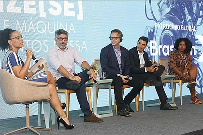 Painel reuniu Conrado Schlochauer, Frank Tyneski, Marcelo Arantes e Sil Bahia, com moderação de Flávia Oliveira