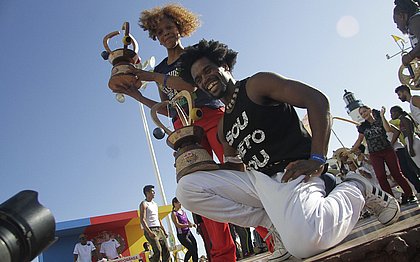 Eles sabem do paranauê: Baiana e paulista conquistam título de melhores capoeiristas do mundo