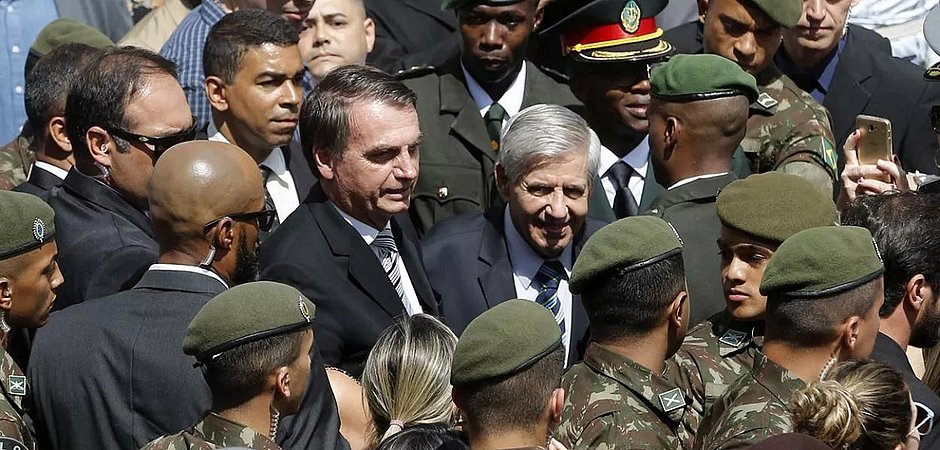 Ala militar discute se segue com Bolsonaro após demissão de Moro ...