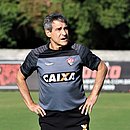 Paulo Cézar Carpegiani não é mais o treinador do Vitória