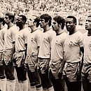 Da esquerda para a direita: Carlos Alberto, Brito, Gérson, Piazza, Everaldo, Tostão, Clodoaldo, Rivellino, Pelé, Jairzinho e Félix