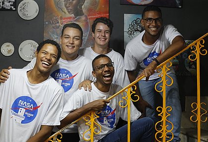 Equipe de estudantes premiadas pela Nasa: Antônio, Pedro, Ramon, Genilson e Thiago