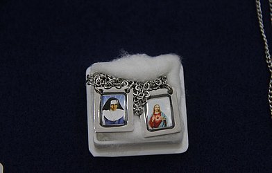 Escapulário com imagens de Jesus e Irmã Dulce - R$ 10