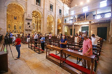 Cerca de 50 pessoas foram à Basílica prestar orações para o Natal