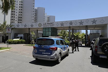 Polícia foi acionada após vizinhos do prefeito e da primeira-dama de Conceição da Feira ouvirem tiros no apê do casal no Le Parc