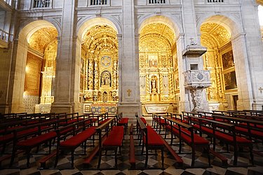 Catedral tem 13 altares: seis de cada lado, além do altar-mor