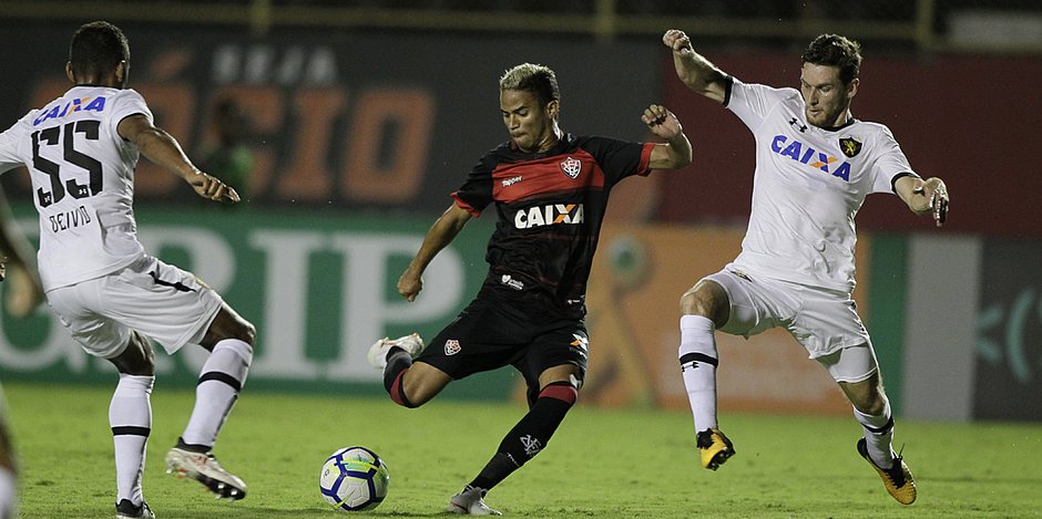Resultado de imagem para VitÃ³ria vence o Sport no BarradÃ£o