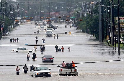 Tempestade Harvey provoca chuvas "catastróficas" sobre o Texas