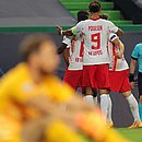 Jogadores do RB Leipzig comemoram o segundo gol