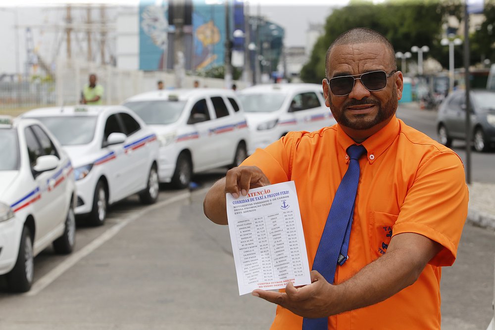 Para enfrentar concorrência, grupo de taxistas aposenta taxímetro 6