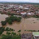 Imagem aérea de Coronel João Sá, que teve ruas alagadas após barragem ceder