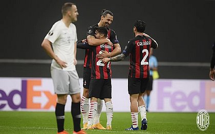 Ibrahimovic comemora com Brahim Díaz o primeiro gol do Milan sobre o Sparta Praga