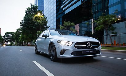 O Mercedes Classe A aceita comandos de voz para algumas funções, como o ajuste da temperatura e para abrir ou fechar persiana do teto-solar