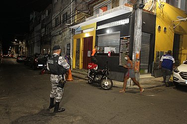 A partir de 17h, PM e Sedur garantiram cumprimento do decreto nas ruas de Salvador
