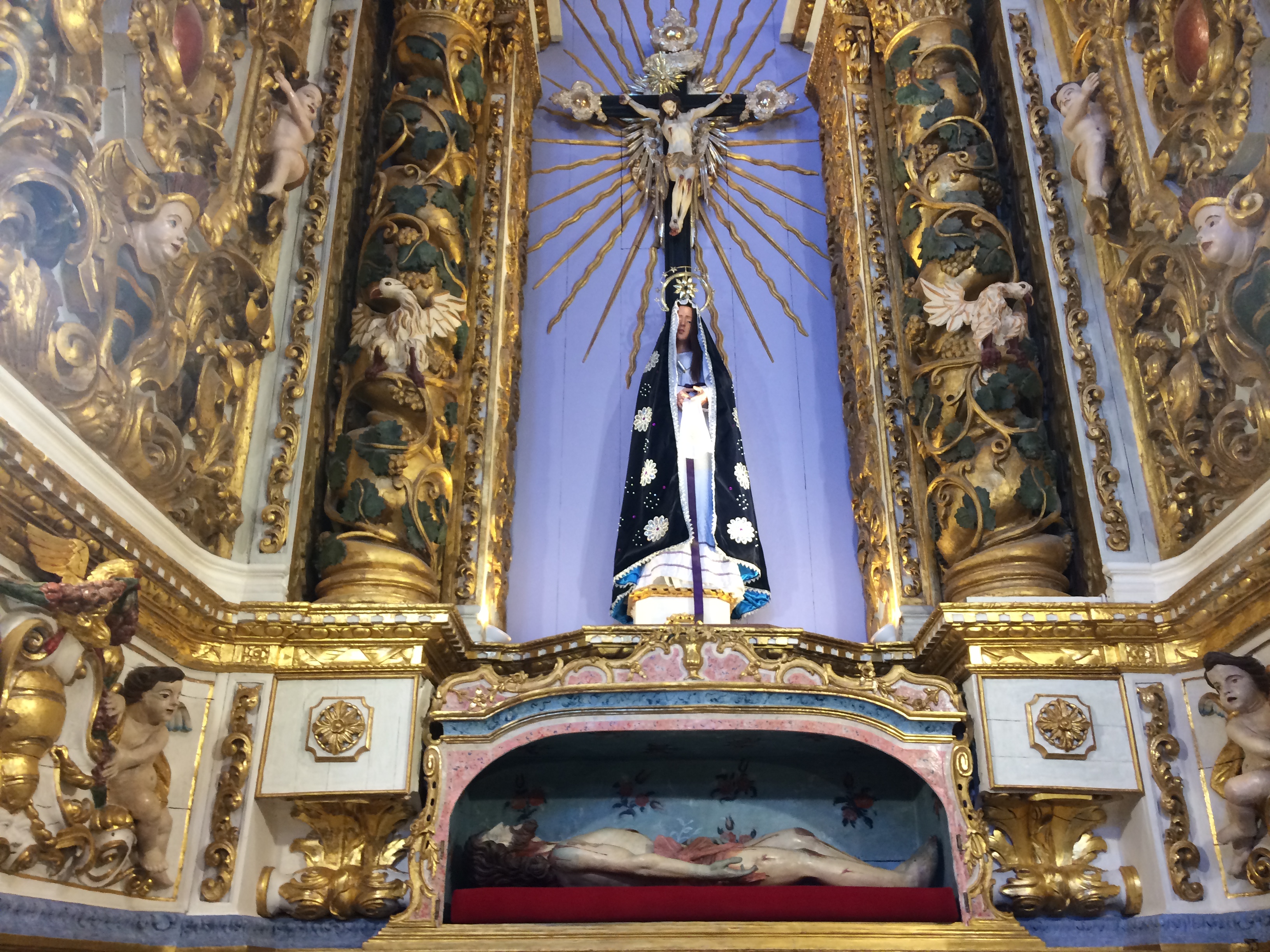 Altar colateral de Nossa Senhora das Dores, onde acredita-se que ocorriam as aulas do Bem Morrer
