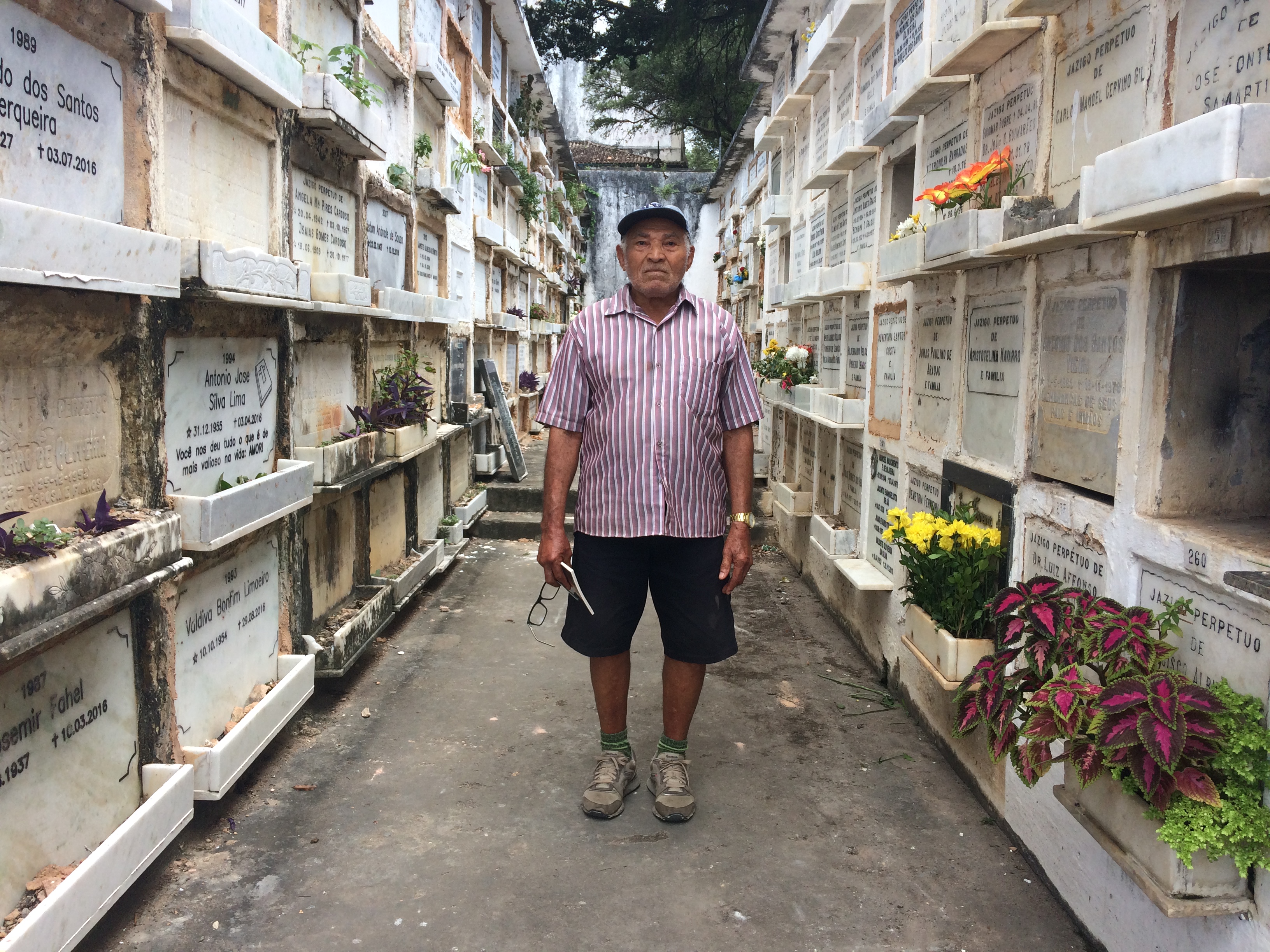 José Batista faz a síntese do Dia de Finados: “Visitar um cemitério é encarar a morte”. 