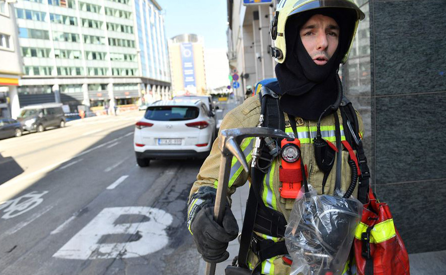 Seguran&ccedil;as vistoriam uma &aacute;rea das Institui&ccedil;&otilde;es Europ&eacute;ias em Bruxelas que sofreu uma amea&ccedil;a de bomba.