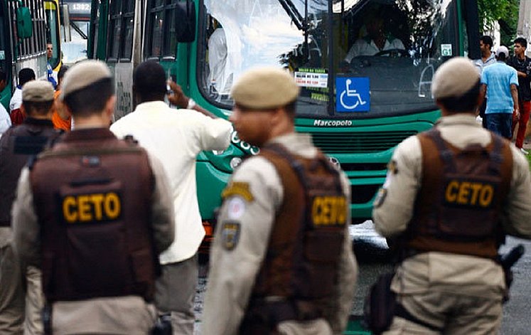 Resultado de imagem para Seis pessoas ficam feridas em tiroteio durante assalto a Ã´nibus em Salvador