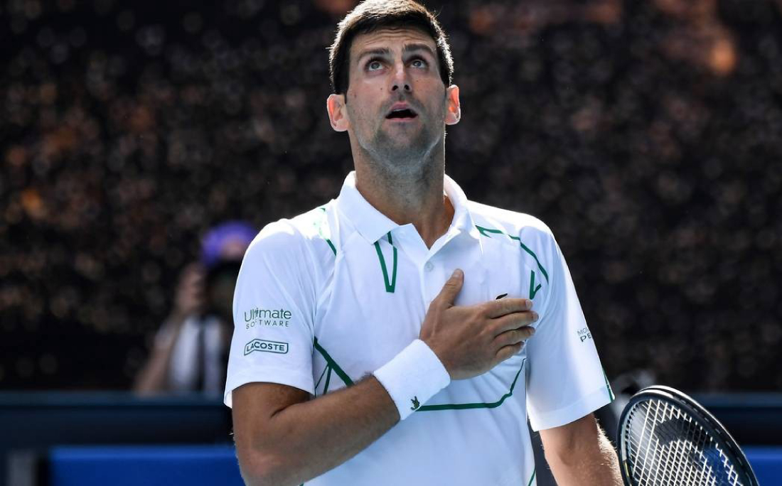 O tenista Novak Djokovic faz doação para combater o coronavírus na Sérvia