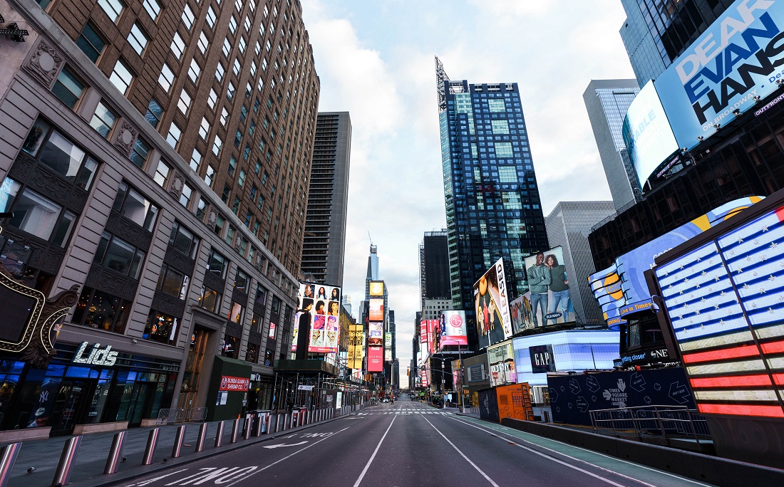 Times Square, em Nova York, vazia por causa do novo coronavírus: covid-19 já causou mais mortes nos EUA que o 11 de setembro