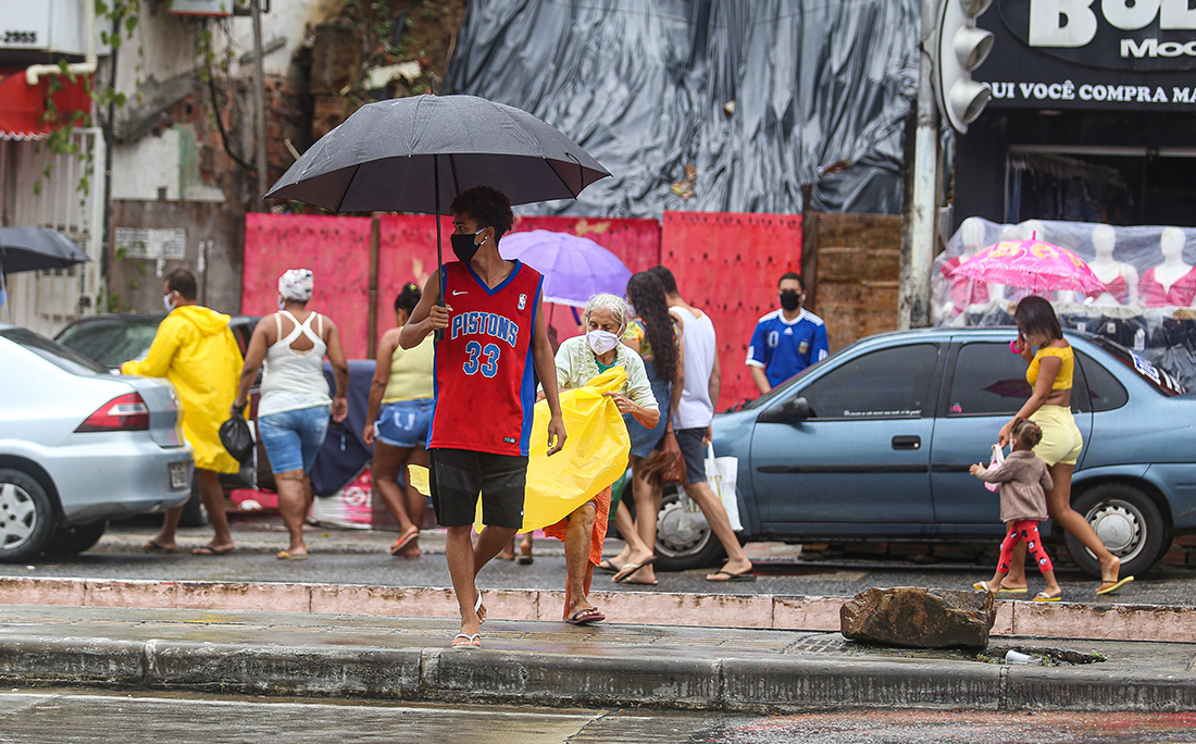 Apesar do dia chuvoso, moradores de Plataforma foram para as ruas.