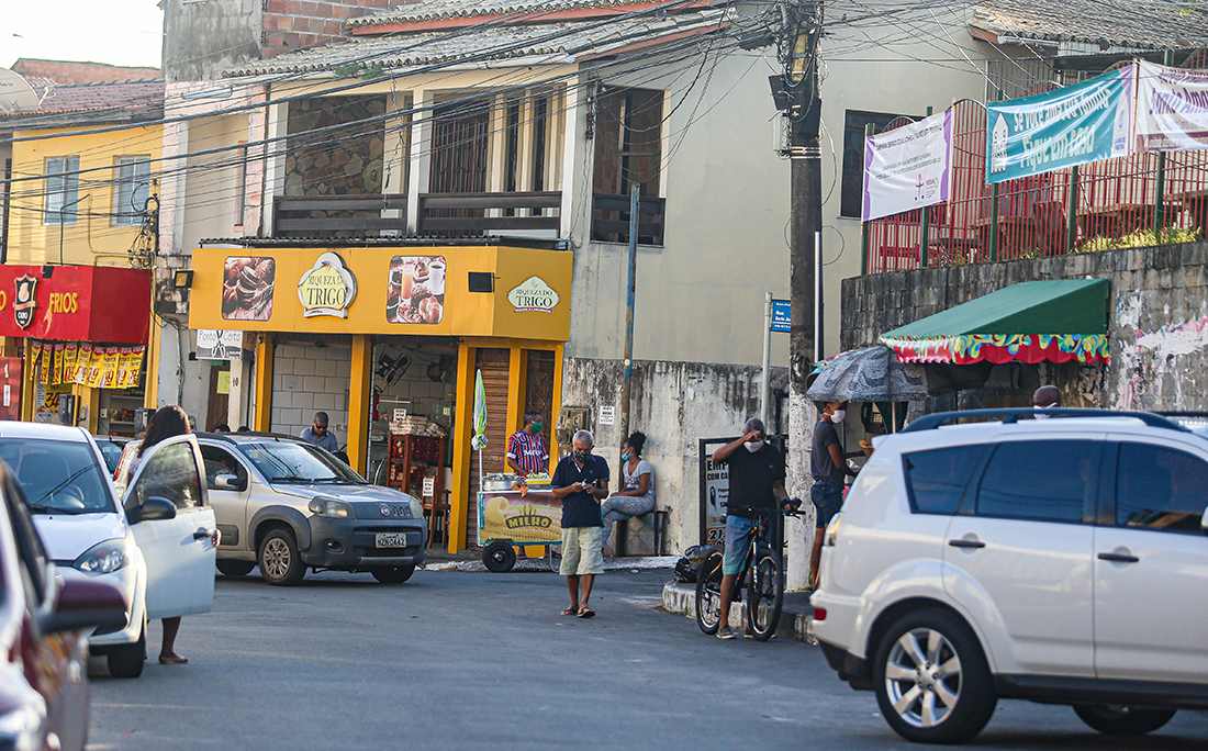 A prefeitura de Lauro de Freitas determinou toque de recolher na cidade das 20h às 5h. A medida já começa a valer a partir dessa sexta (15) e tem prazo inicial de dez dias.