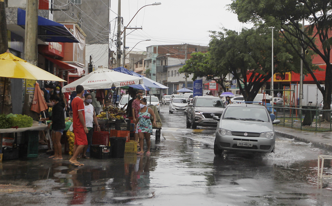 As medidas restritivas também foram encerradas na Boca do Rio e o movimento de carros e pessoas aumentou novamente nas ruas do bairro.
