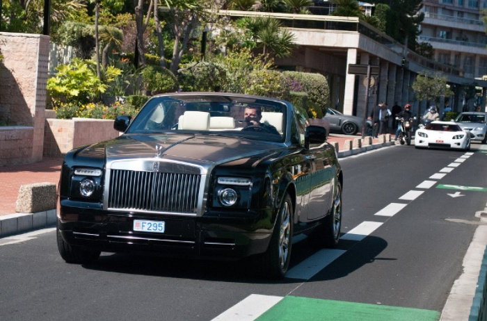 O jogador do Milan com outro Rolls-Royce, o Phantom Drophead