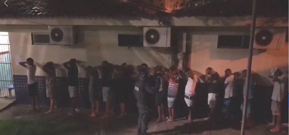 Festa encerrada em mansão em Lauro de Freitas