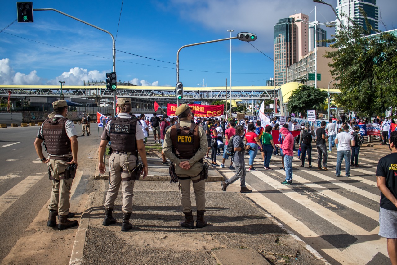 Grupo Faz Protesto Em Salvador Em Defesa Da Democracia Jornal Correio Notícias E Opiniões 