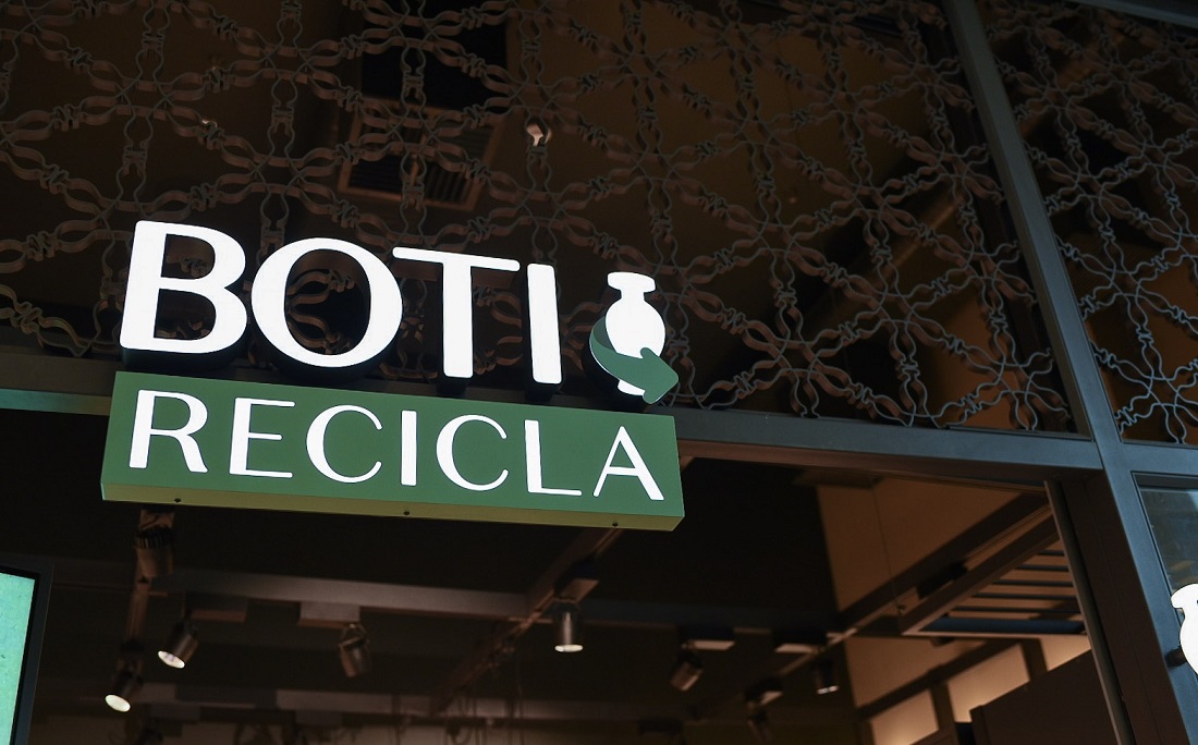 O Boticário desenvolveu o Boti Recicla, programa de logística reversa que conta com mais de 300 locais de coleta de embalagens de cosméticos vazias