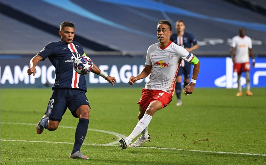 Thiago Silva, em disputa de bola no jogo contra RB Leipzig: de saída do PSG