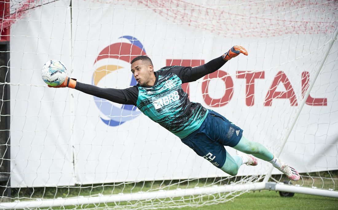 Gabriel Batista deve ser o escolhido para o gol do Flamengo no jogo contra Bahia