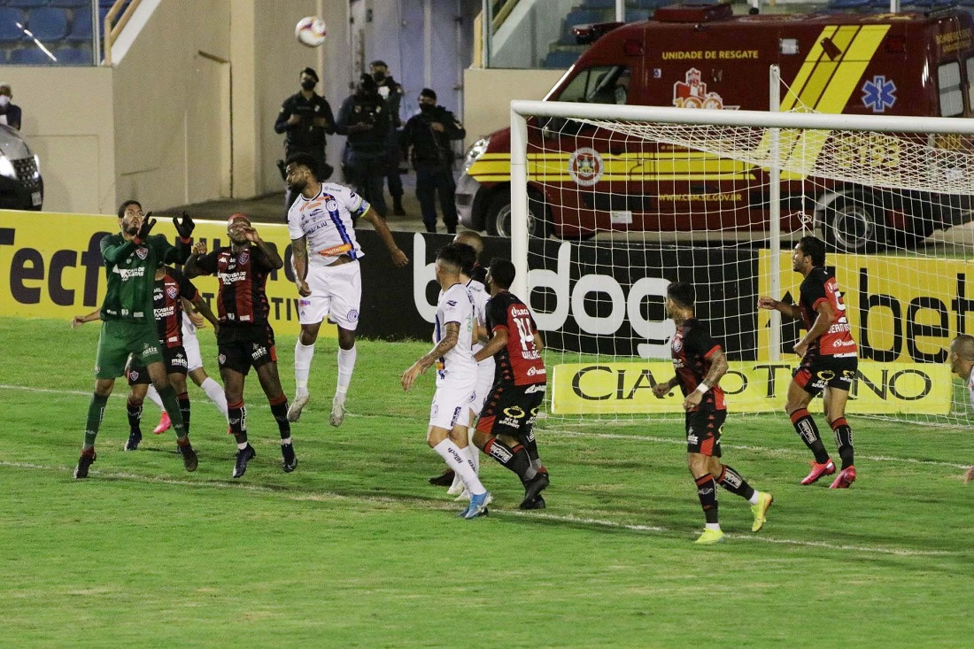 No Batistão, Vitória perde para o Confiança na Série B do Brasileiro