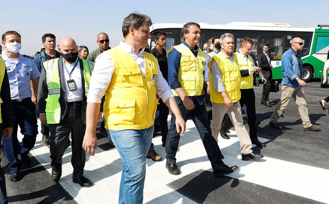 Bolsonaro participa de entrega de reforma da pista principal do principal Aeroporto de Congonhas, que voltou a receber aviões de grande porte