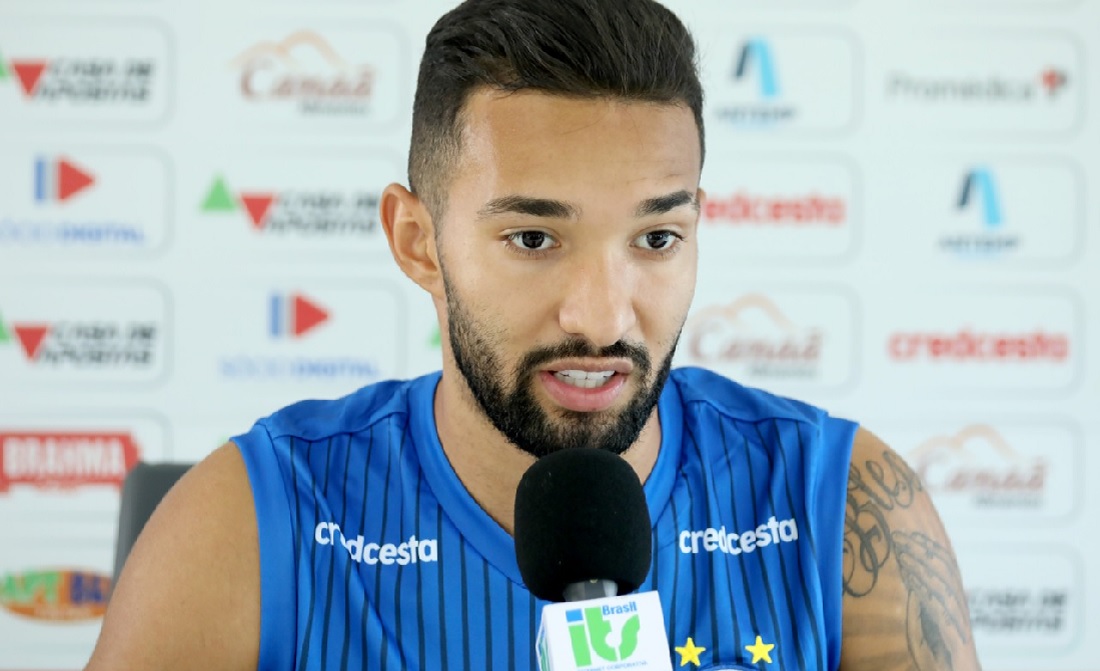 Clayson diz que tirou peso das costas ao marcar primeiro gol pelo Esquadrão