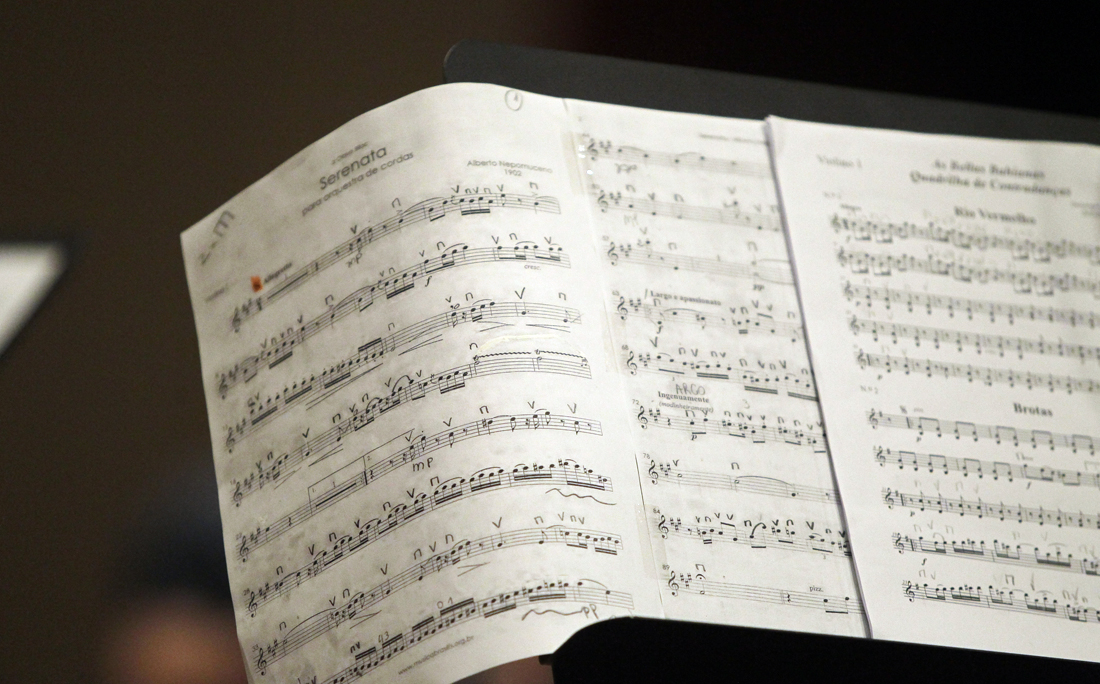 Houve uma grande redução no número de instrumentos de sopro, já que o uso deles poderia representar maior risco de transmissão de covid.