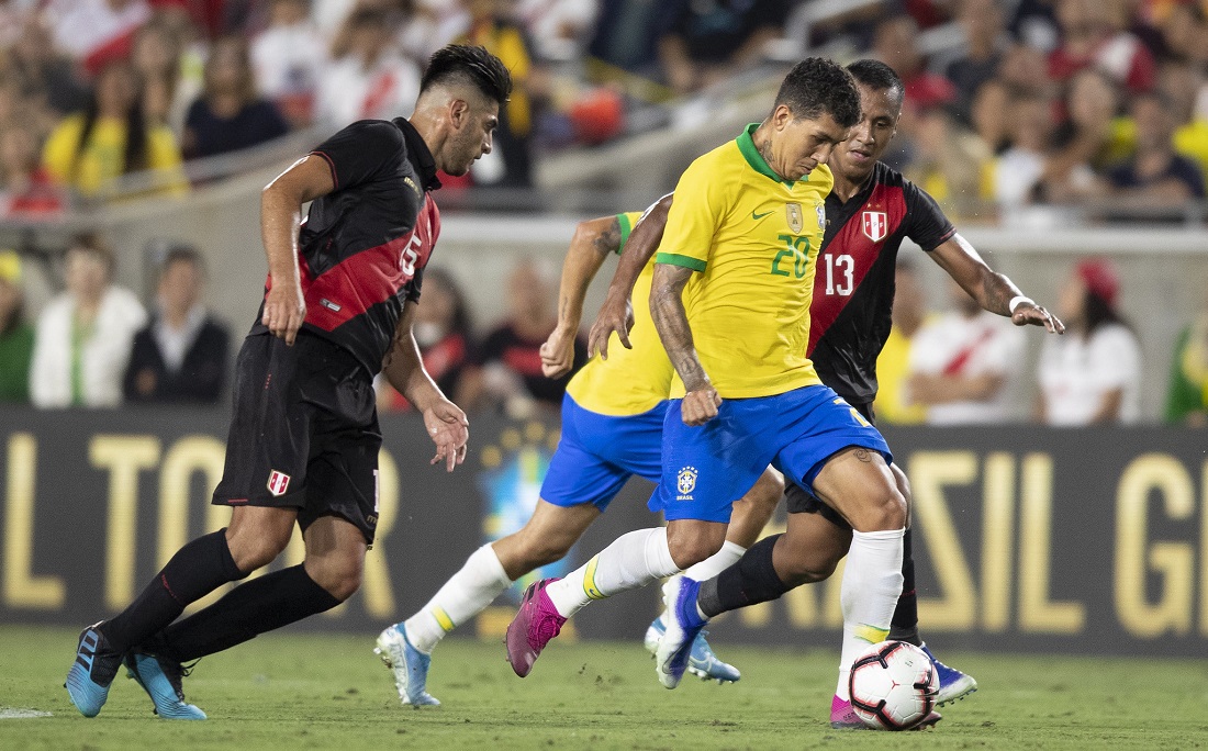 Firmino em lance do amistoso entre Brasil e Peru em setembro de 2019