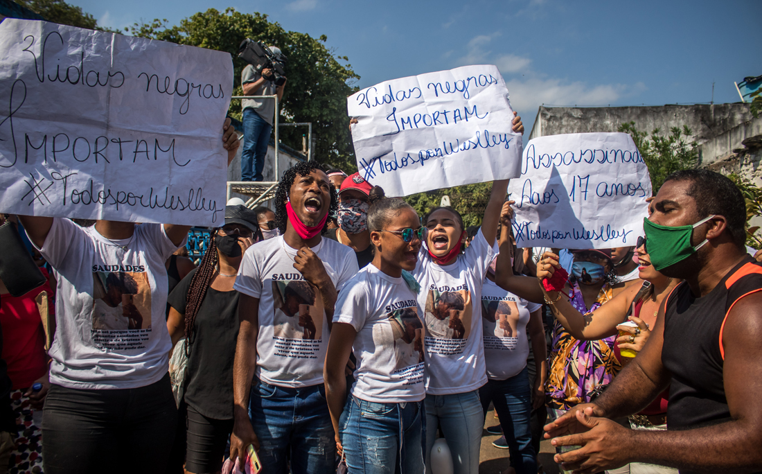 Amigos e parentes pediam justiça pela morte de Wesley Jesus, atingido por um tiro durante ação da PM no bairro de Santa Mônica.