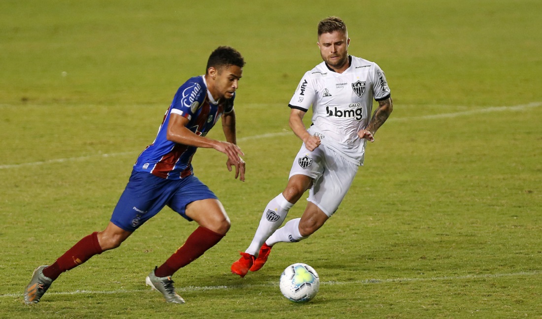 Edson, que começou como titular do Bahia, é marcado por Sasha