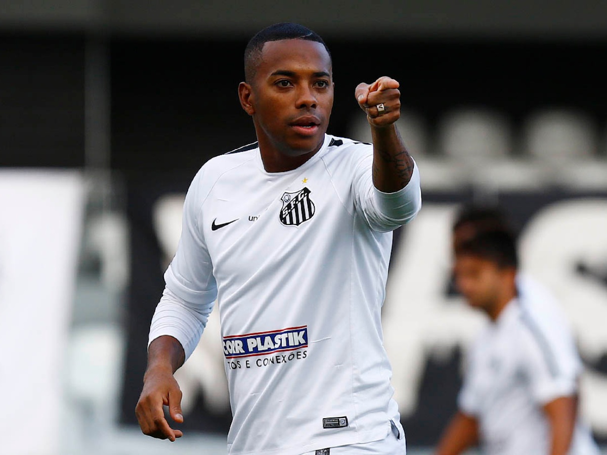 Robinho foi condenado em primeira instância na Itália