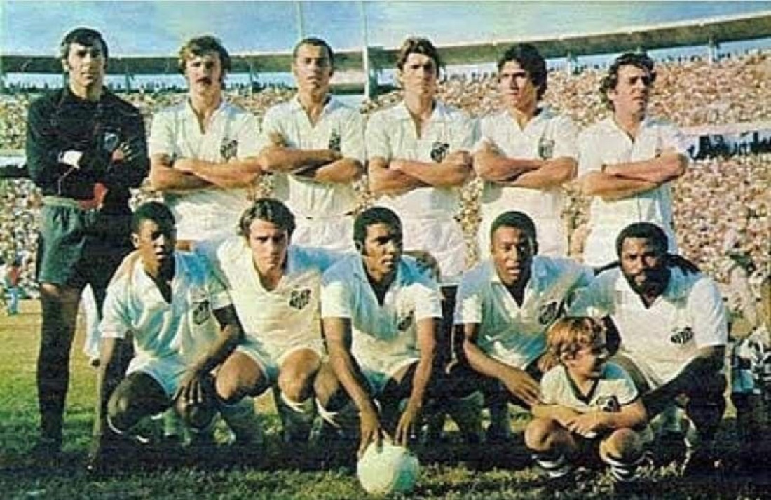 Não temos fotos do jogo de 1975; esta é do Santos em 1971 na Fonte Nova